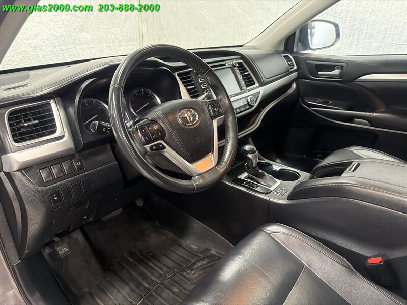 2016 Toyota Highlander XLE - Photo 3 - Bethany, CT 06524