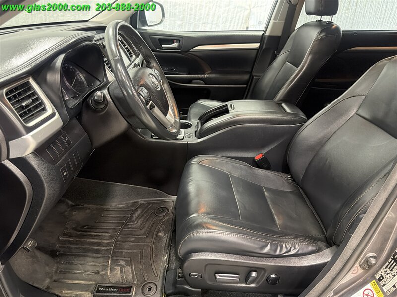 2016 Toyota Highlander XLE - Photo 23 - Bethany, CT 06524