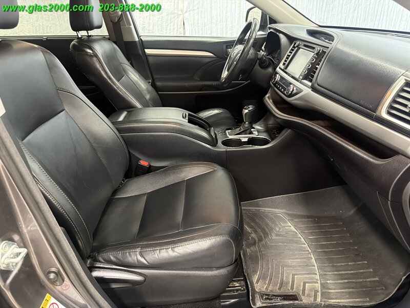 2016 Toyota Highlander XLE - Photo 21 - Bethany, CT 06524