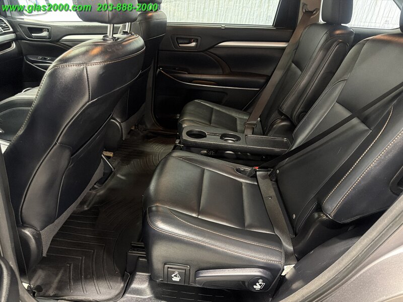 2016 Toyota Highlander XLE - Photo 9 - Bethany, CT 06524