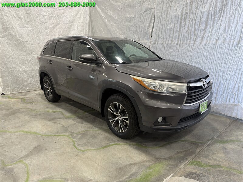 2016 Toyota Highlander XLE - Photo 2 - Bethany, CT 06524