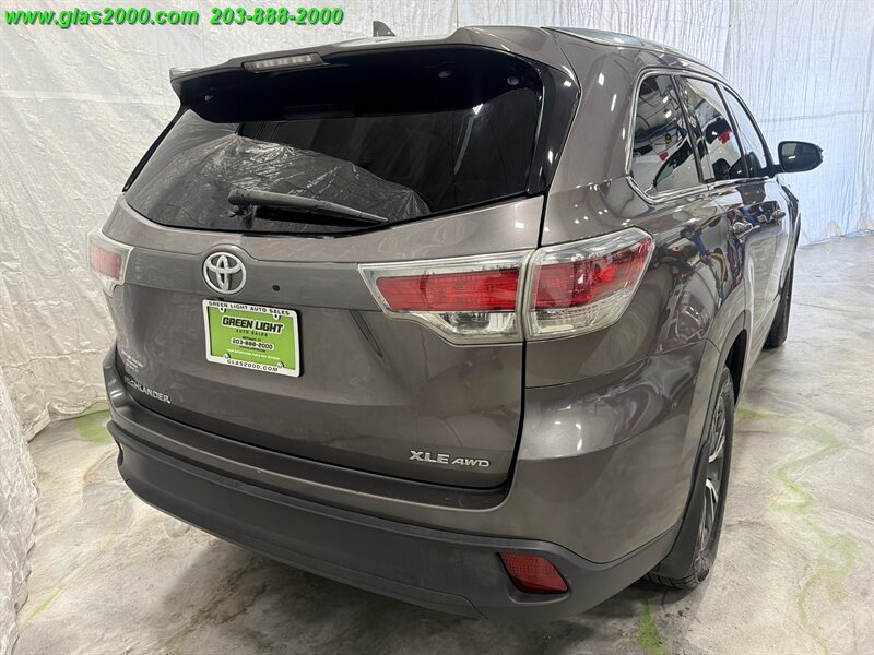 2016 Toyota Highlander XLE - Photo 8 - Bethany, CT 06524