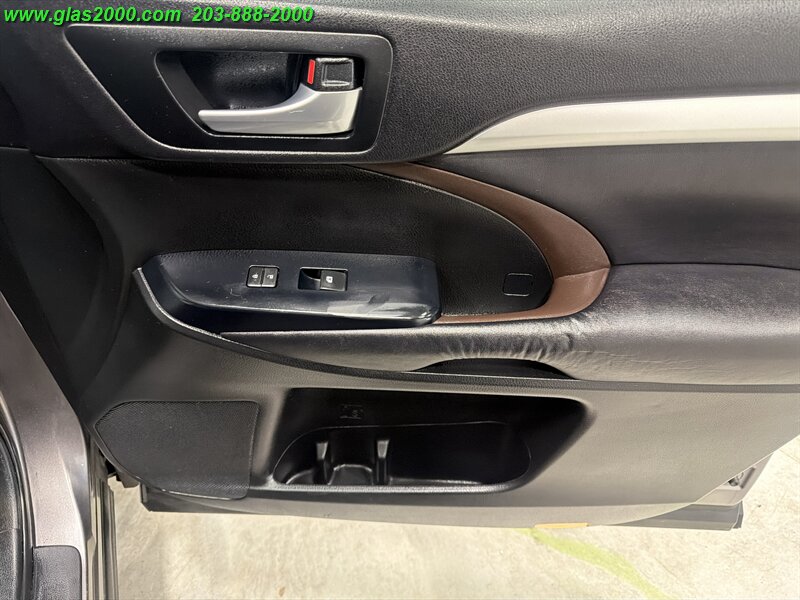 2016 Toyota Highlander XLE - Photo 26 - Bethany, CT 06524