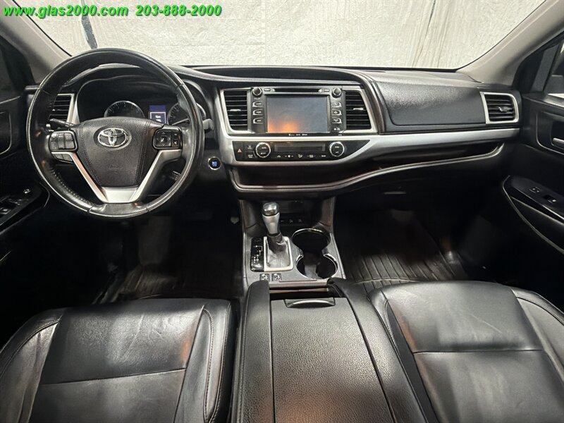2016 Toyota Highlander XLE - Photo 6 - Bethany, CT 06524