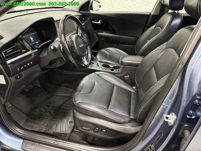 2022 Kia Niro Touring Special Edition photo 2