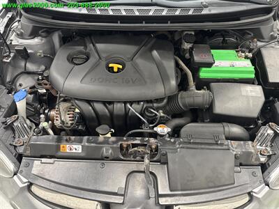 2012 Hyundai Elantra Limited   - Photo 18 - Bethany, CT 06524