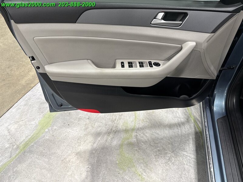 2016 Hyundai Sonata Hybrid SE   - Photo 25 - Bethany, CT 06524