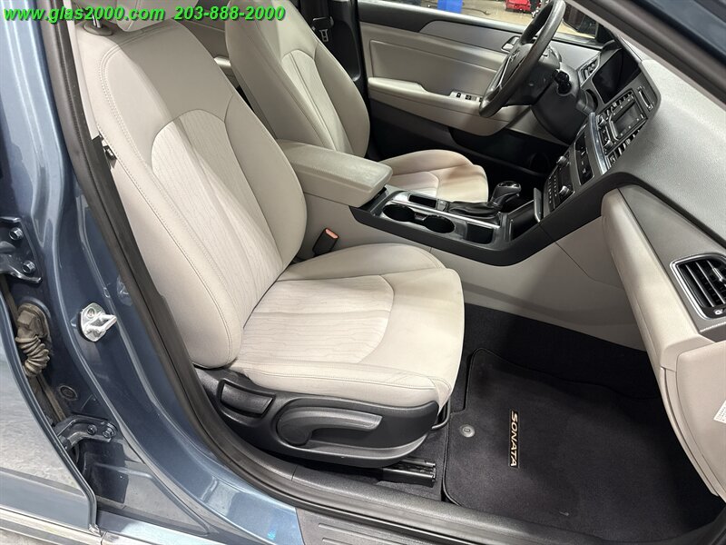 2016 Hyundai Sonata Hybrid SE   - Photo 5 - Bethany, CT 06524