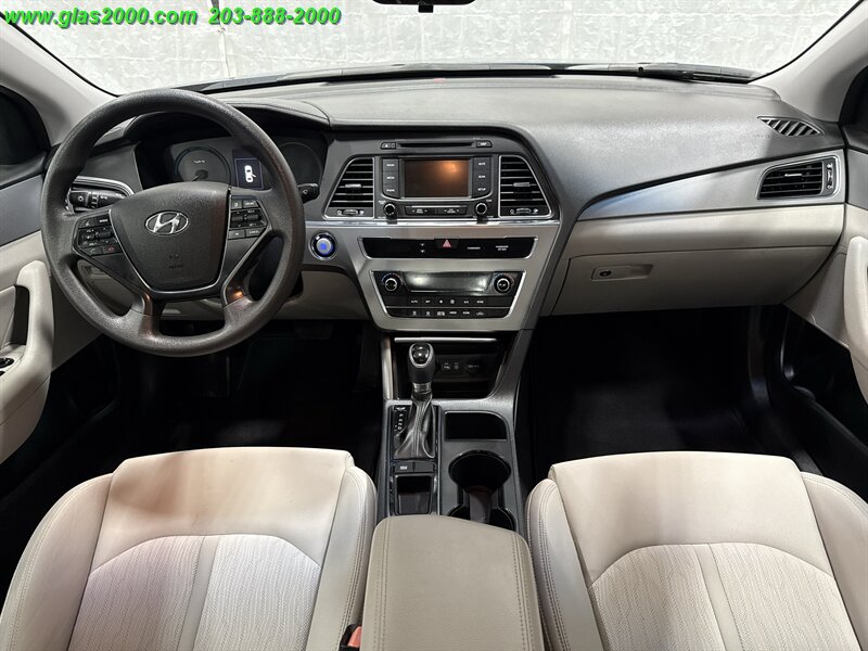 2016 Hyundai Sonata Hybrid SE   - Photo 6 - Bethany, CT 06524