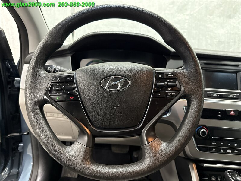 2016 Hyundai Sonata Hybrid SE   - Photo 4 - Bethany, CT 06524