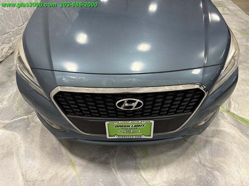 2016 Hyundai Sonata Hybrid SE   - Photo 18 - Bethany, CT 06524