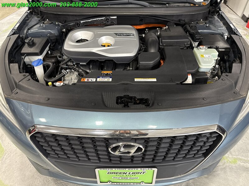2016 Hyundai Sonata Hybrid SE   - Photo 12 - Bethany, CT 06524