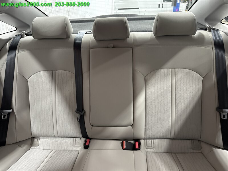 2016 Hyundai Sonata Hybrid SE   - Photo 24 - Bethany, CT 06524