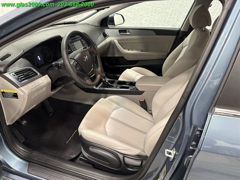 2016 Hyundai Sonata Hybrid SE   - Photo 3 - Bethany, CT 06524