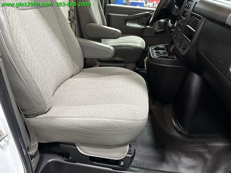 2017 Chevrolet Express 3500 - Photo 5 - Bethany, CT 06524