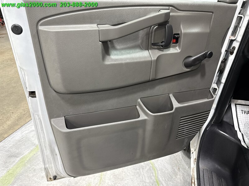 2017 Chevrolet Express 3500 - Photo 15 - Bethany, CT 06524