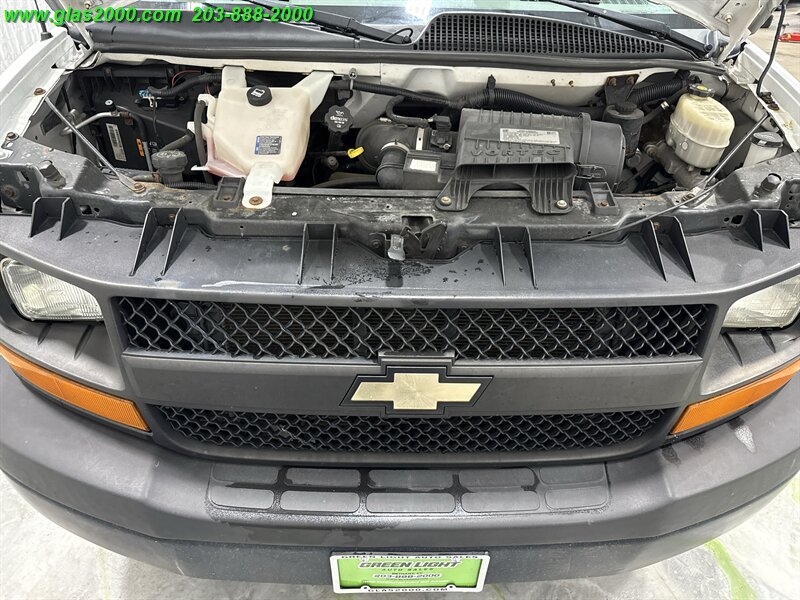 2017 Chevrolet Express 3500 - Photo 6 - Bethany, CT 06524