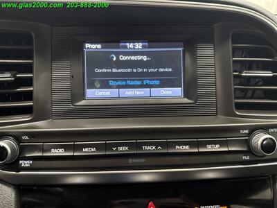 2019 Hyundai Elantra SE   - Photo 10 - Bethany, CT 06524