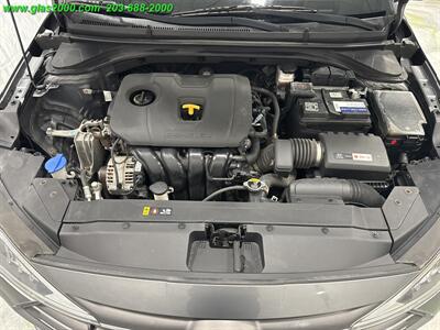 2019 Hyundai Elantra SE   - Photo 12 - Bethany, CT 06524