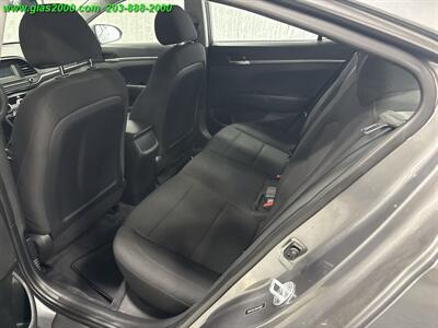 2019 Hyundai Elantra SE   - Photo 8 - Bethany, CT 06524