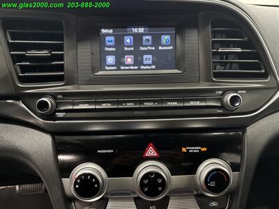 2019 Hyundai Elantra SE   - Photo 11 - Bethany, CT 06524