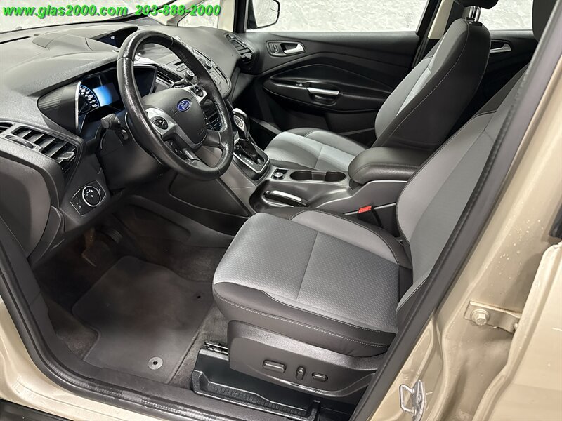 2017 Ford C-Max SE Hybrid photo 2