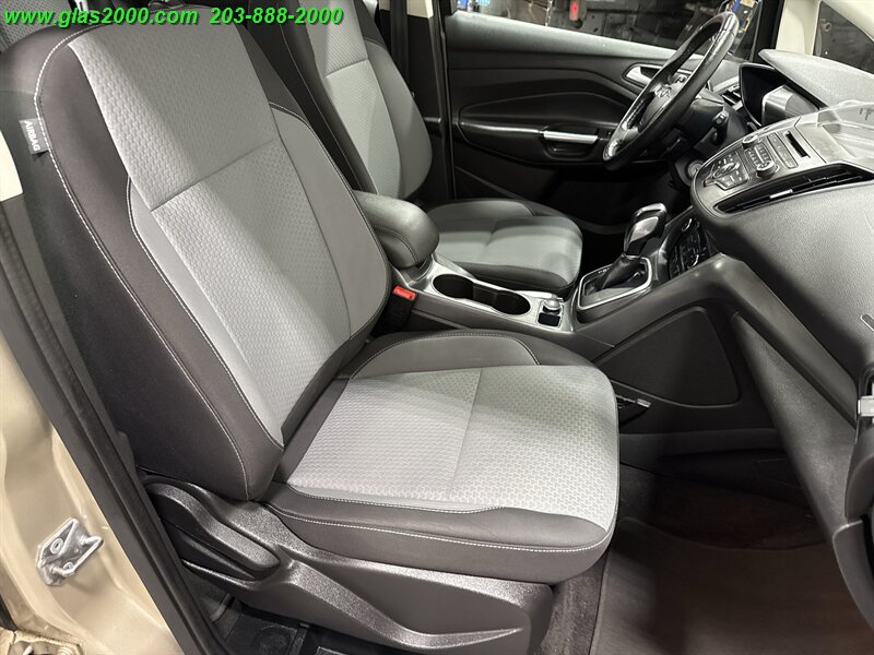 2017 Ford C-Max SE Hybrid photo 4
