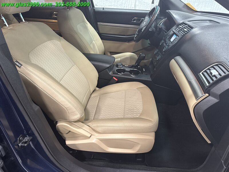 2016 Ford Explorer   - Photo 5 - Bethany, CT 06524