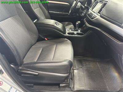 2019 Toyota Highlander LE   - Photo 5 - Bethany, CT 06524