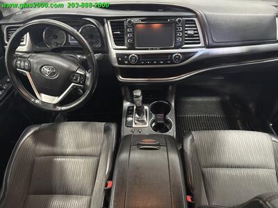2019 Toyota Highlander LE   - Photo 6 - Bethany, CT 06524