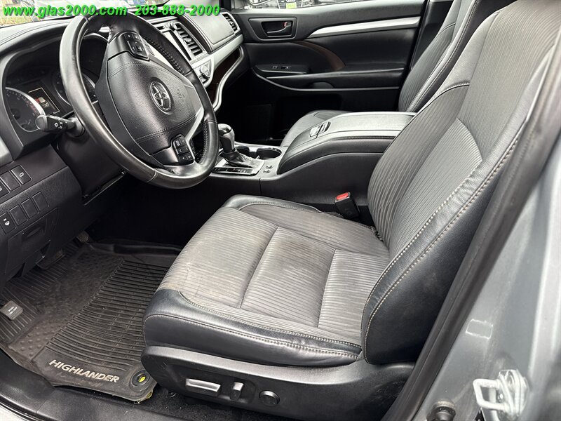 2019 Toyota Highlander LE - Photo 3 - Bethany, CT 06524