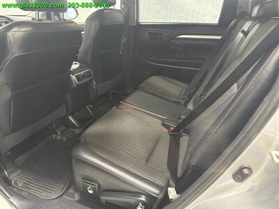 2019 Toyota Highlander LE   - Photo 9 - Bethany, CT 06524