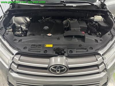 2019 Toyota Highlander LE   - Photo 12 - Bethany, CT 06524