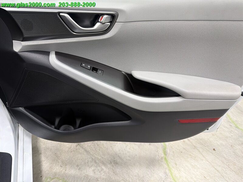 2020 Hyundai IONIQ White - Photo 29 - Bethany, CT 06524