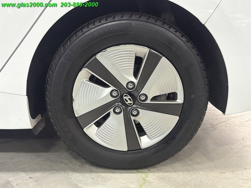 2020 Hyundai IONIQ White - Photo 16 - Bethany, CT 06524