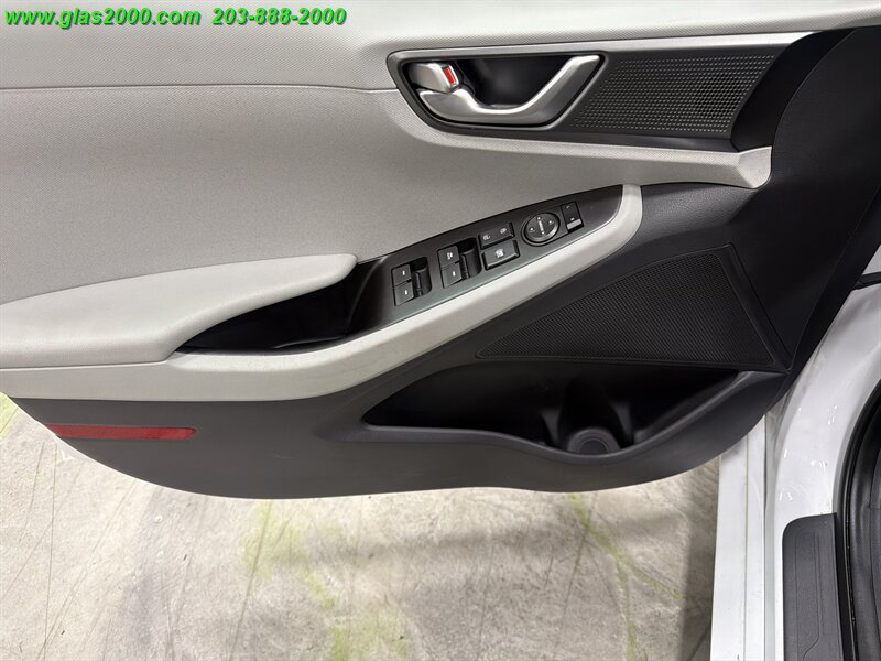 2020 Hyundai IONIQ White - Photo 25 - Bethany, CT 06524