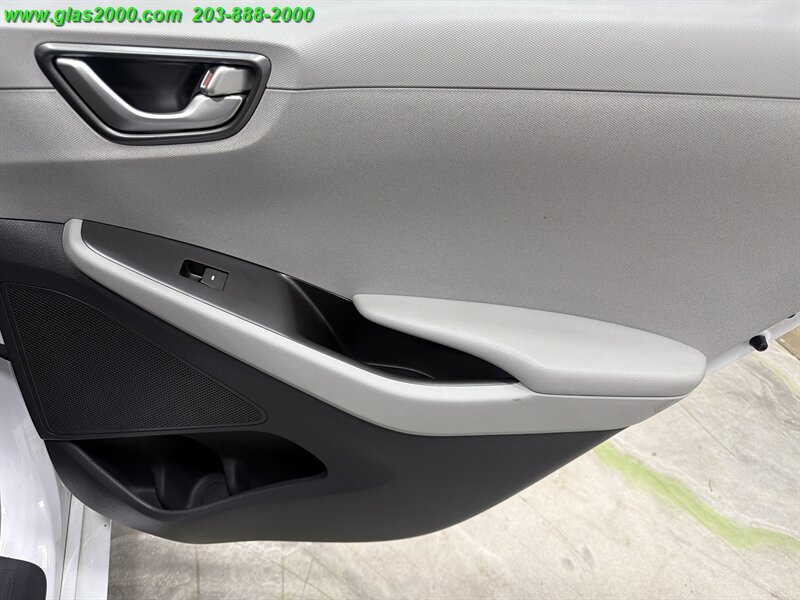 2020 Hyundai IONIQ White - Photo 26 - Bethany, CT 06524