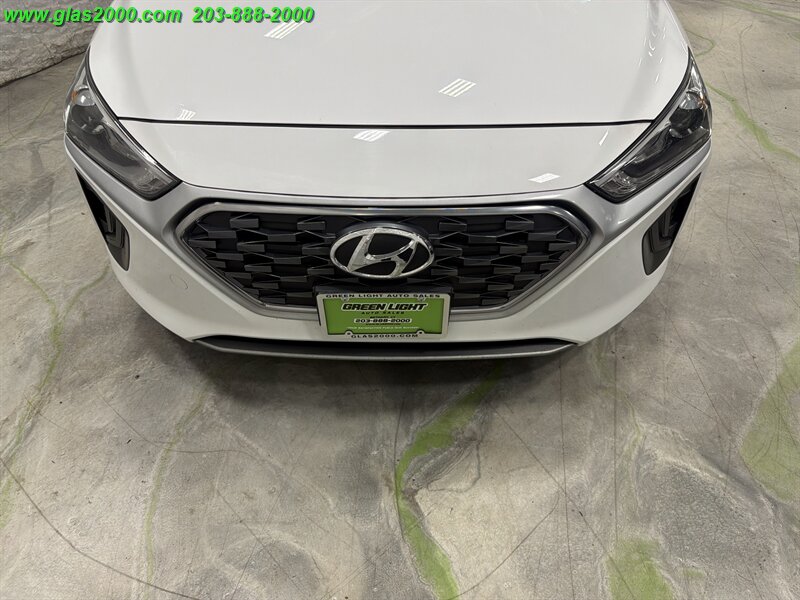 2020 Hyundai IONIQ White - Photo 18 - Bethany, CT 06524