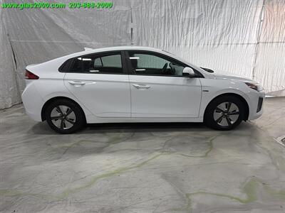 2020 Hyundai IONIQ White - Photo 14 - Bethany, CT 06524