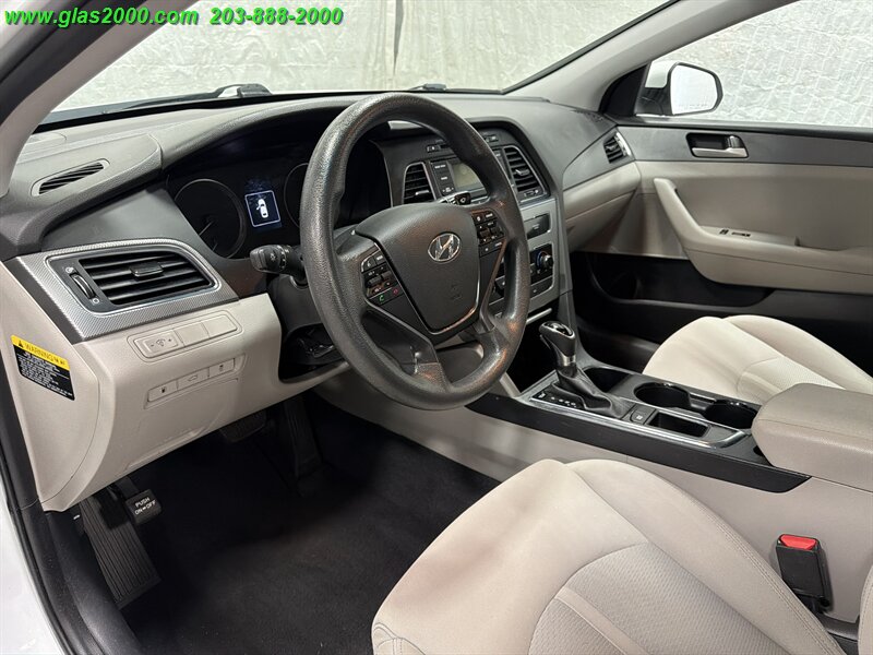 2017 Hyundai Sonata - Photo 3 - Bethany, CT 06524