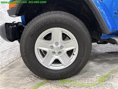 2022 Jeep Gladiator Sport   - Photo 22 - Bethany, CT 06524