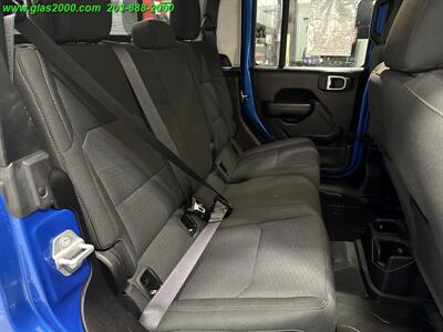 2022 Jeep Gladiator Sport   - Photo 10 - Bethany, CT 06524