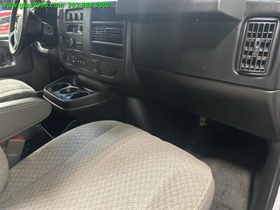 2015 Chevrolet Express LS Passenger   - Photo 5 - Bethany, CT 06524