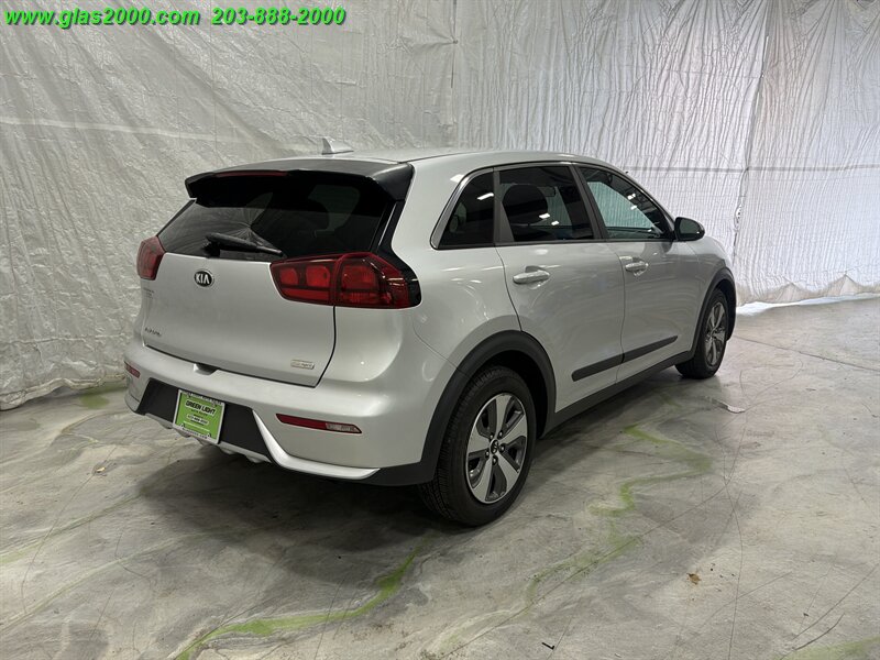 2018 Kia Niro FE - Photo 8 - Bethany, CT 06524