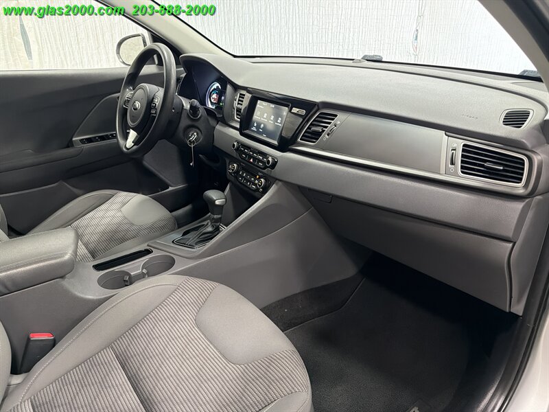 2018 Kia Niro FE - Photo 5 - Bethany, CT 06524