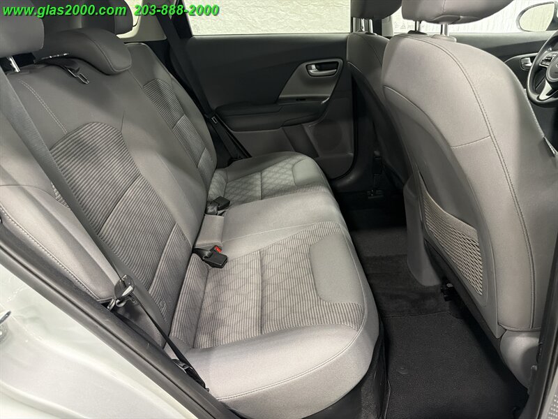 2018 Kia Niro FE - Photo 10 - Bethany, CT 06524