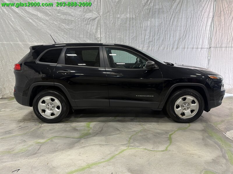 2017 Jeep Cherokee Sport - Photo 14 - Bethany, CT 06524
