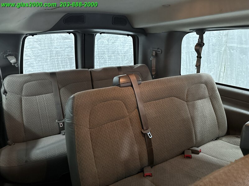 2019 Chevrolet Express LS Passenger   - Photo 15 - Bethany, CT 06524
