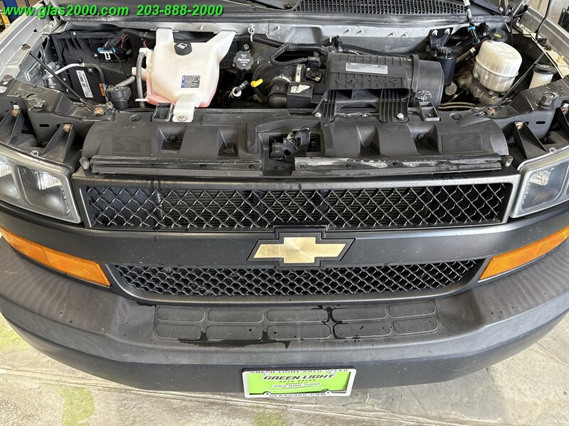 2019 Chevrolet Express LS Passenger   - Photo 12 - Bethany, CT 06524