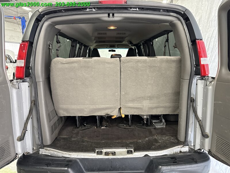 2019 Chevrolet Express LS Passenger   - Photo 21 - Bethany, CT 06524